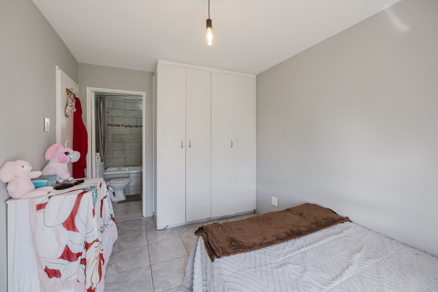 1 Bedroom Property for Sale in Sunnydale Western Cape